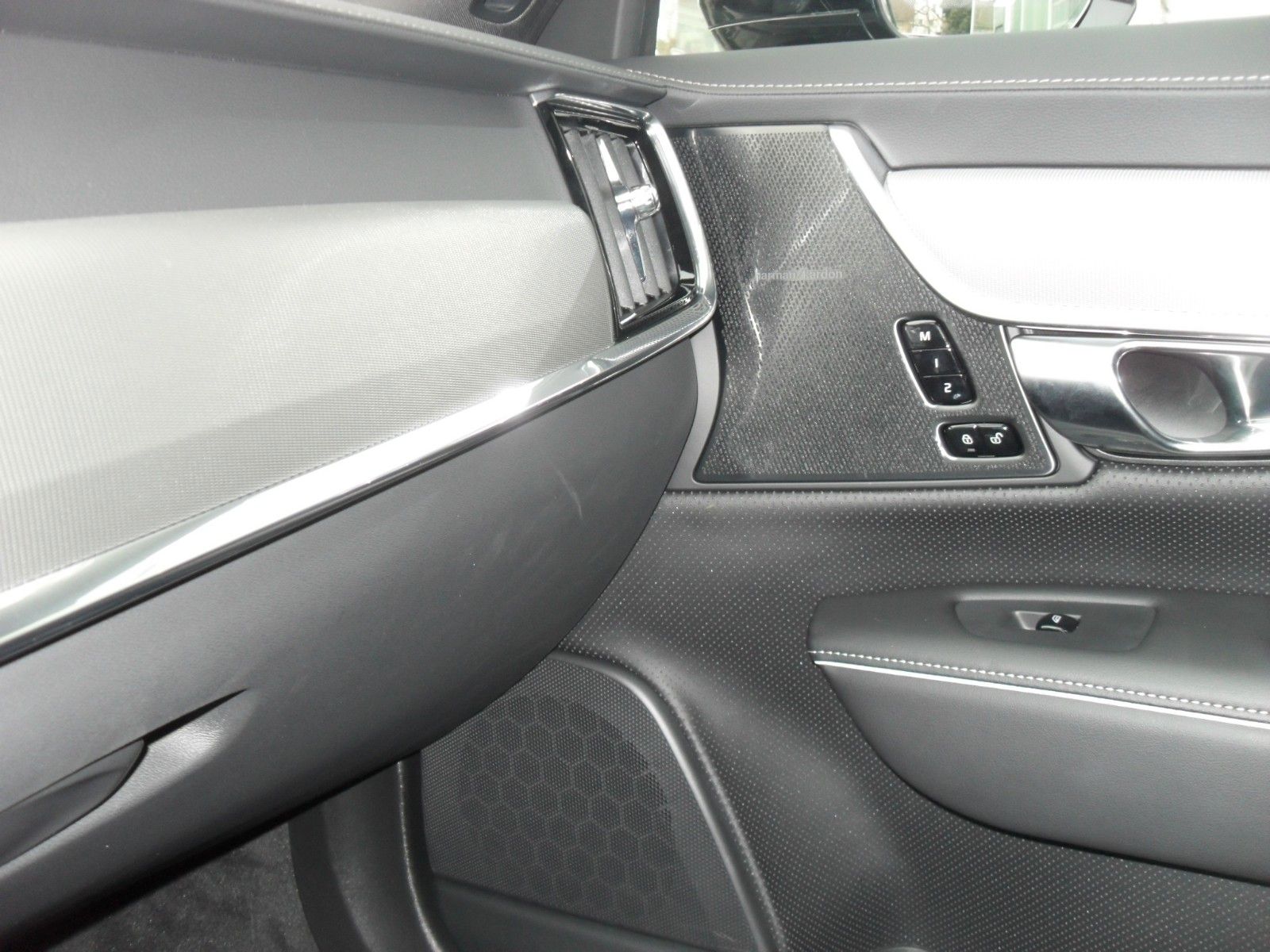 Fahrzeugabbildung Volvo V90 B4 Kombi Plus Dark | Standheizung / Timer