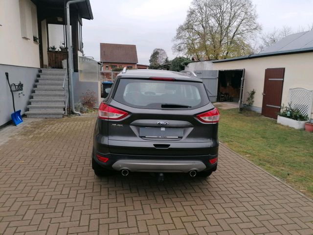 Ford Biete einen Ford Kuga Trend Diesel an