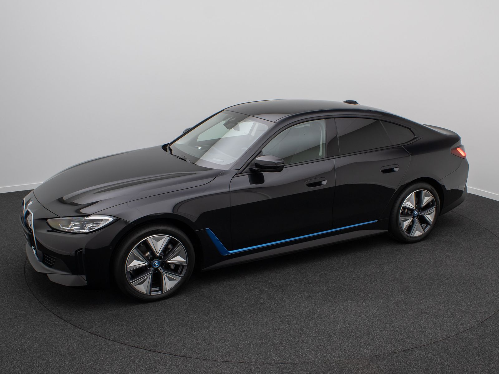 Fahrzeugabbildung BMW i4 eD40 GC HiFi Alarm Kamera HUD Leder 19Zoll