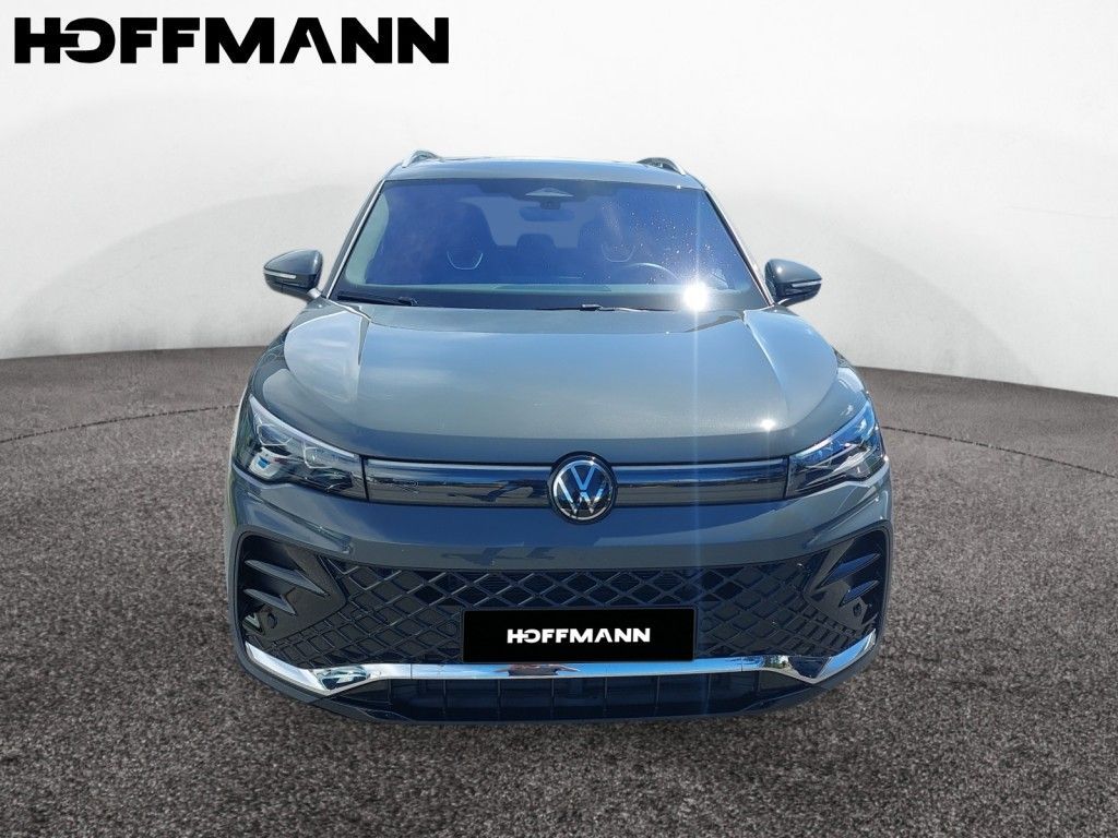 Fahrzeugabbildung Volkswagen Tiguan 2.0 TSI 4MOTION DSG R-Line Standheizung