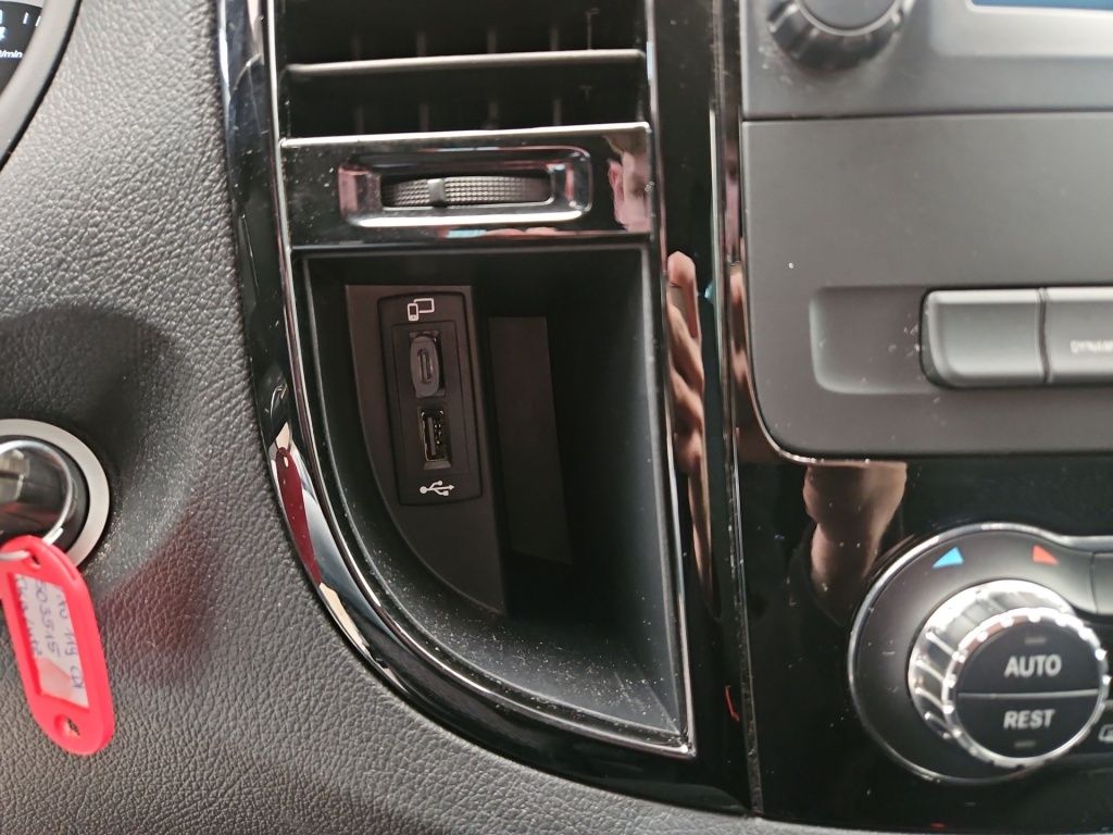 Fahrzeugabbildung Mercedes-Benz Vito 119 Mixto lang 5 Sitze LED DISTRONIC 180°Tü