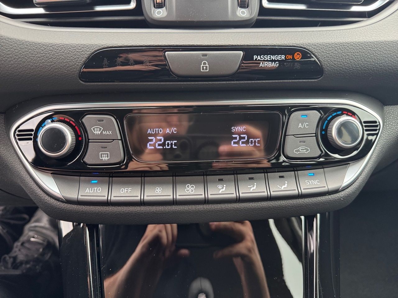 Fahrzeugabbildung Hyundai i30 ADVANTAGE LED*SHZ*LHZ*KAMERA*NAVI*USB*2Z-KL*