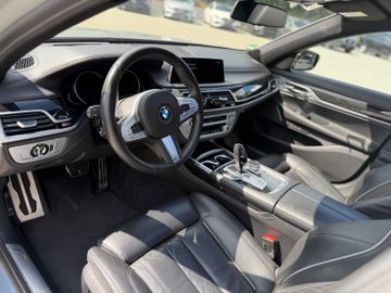 BMW 750 - 11