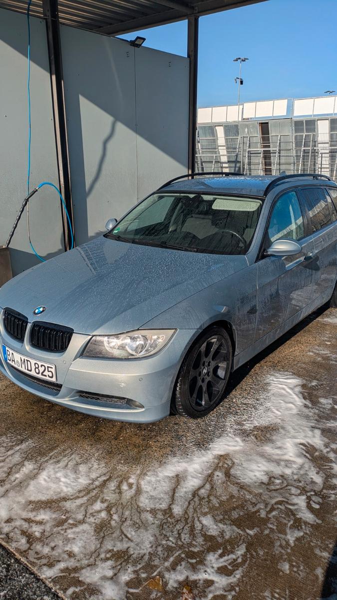 BMW 325 2007 — салон