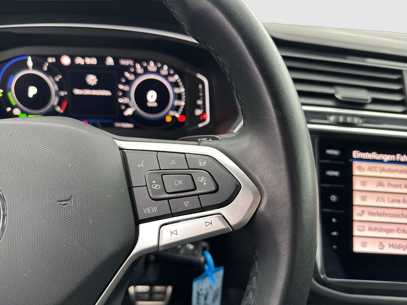 Fahrzeugabbildung Volkswagen Tiguan eHybrid Active DSG LED AHK Navi HUD AID A