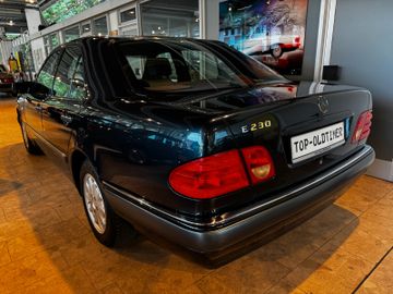 Mercedes E 230 - 6