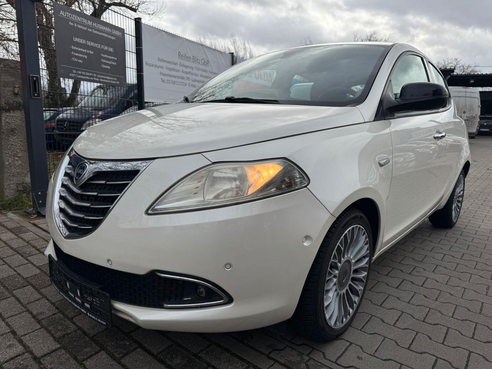 Lancia YPSILON 0.9l S&S KLIMA PDC ***GEBRAUCHSSPUREN***