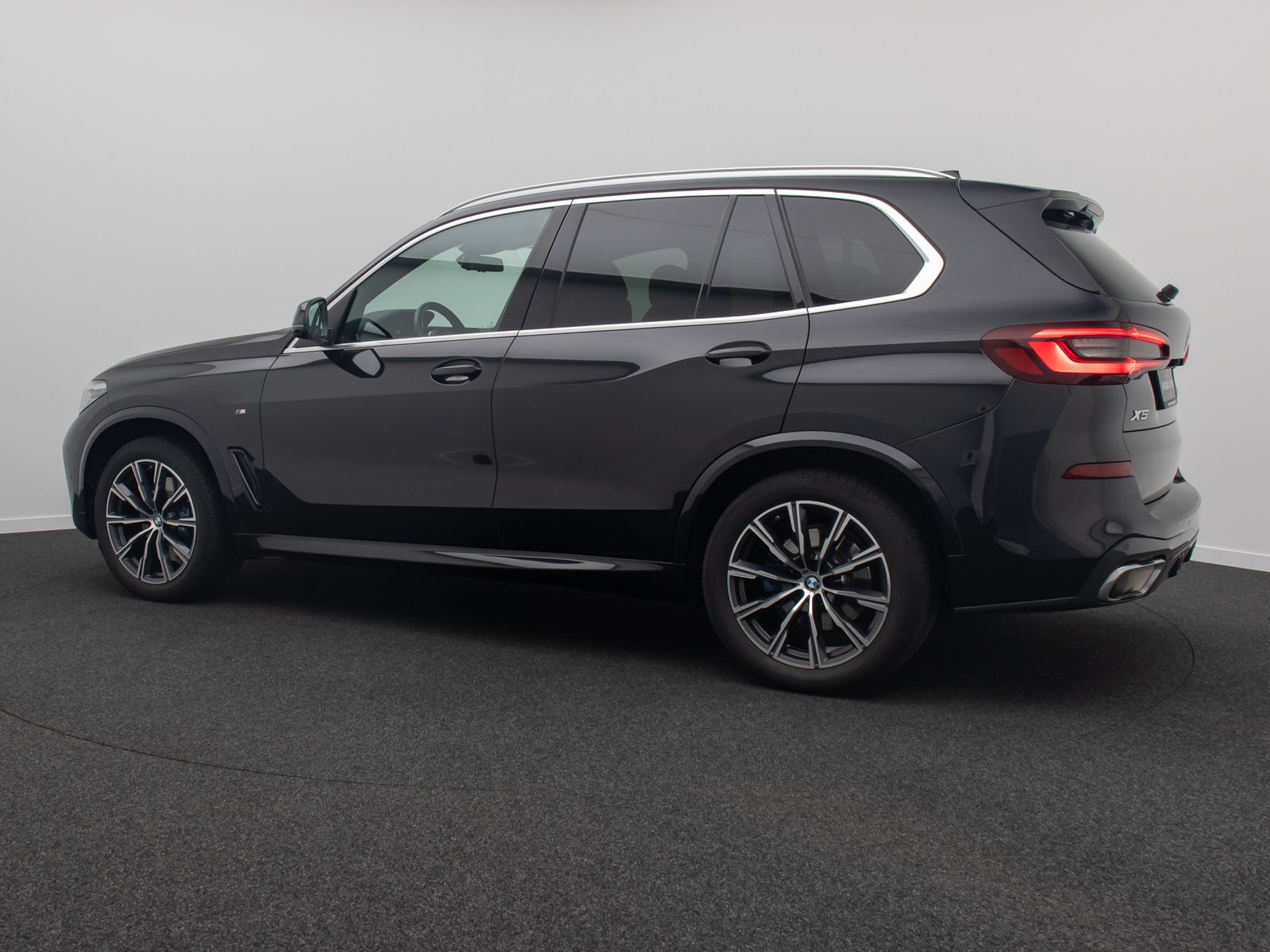 Fahrzeugabbildung BMW X5 xD30d M Sport 360° HUD DAB HiFi AHK Panorama