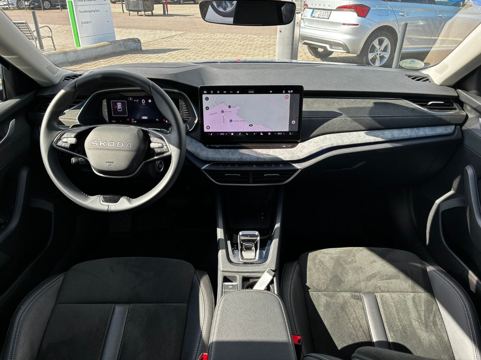 Fahrzeugabbildung SKODA Octavia Combi Tour 2,0 TDI 110kW 7-Gang-DSG
