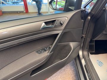 Volkswagen Golf - 8
