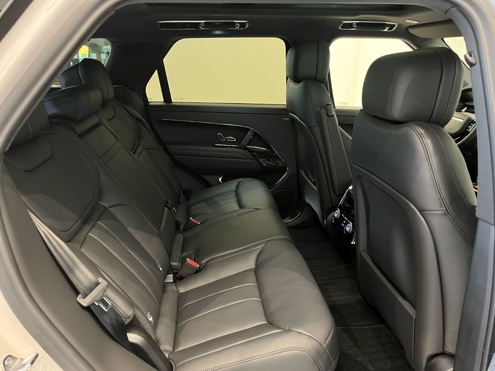 Fahrzeugabbildung Land Rover Range Rover Sport  D300 Dyn.HSE AHK & Black Pack