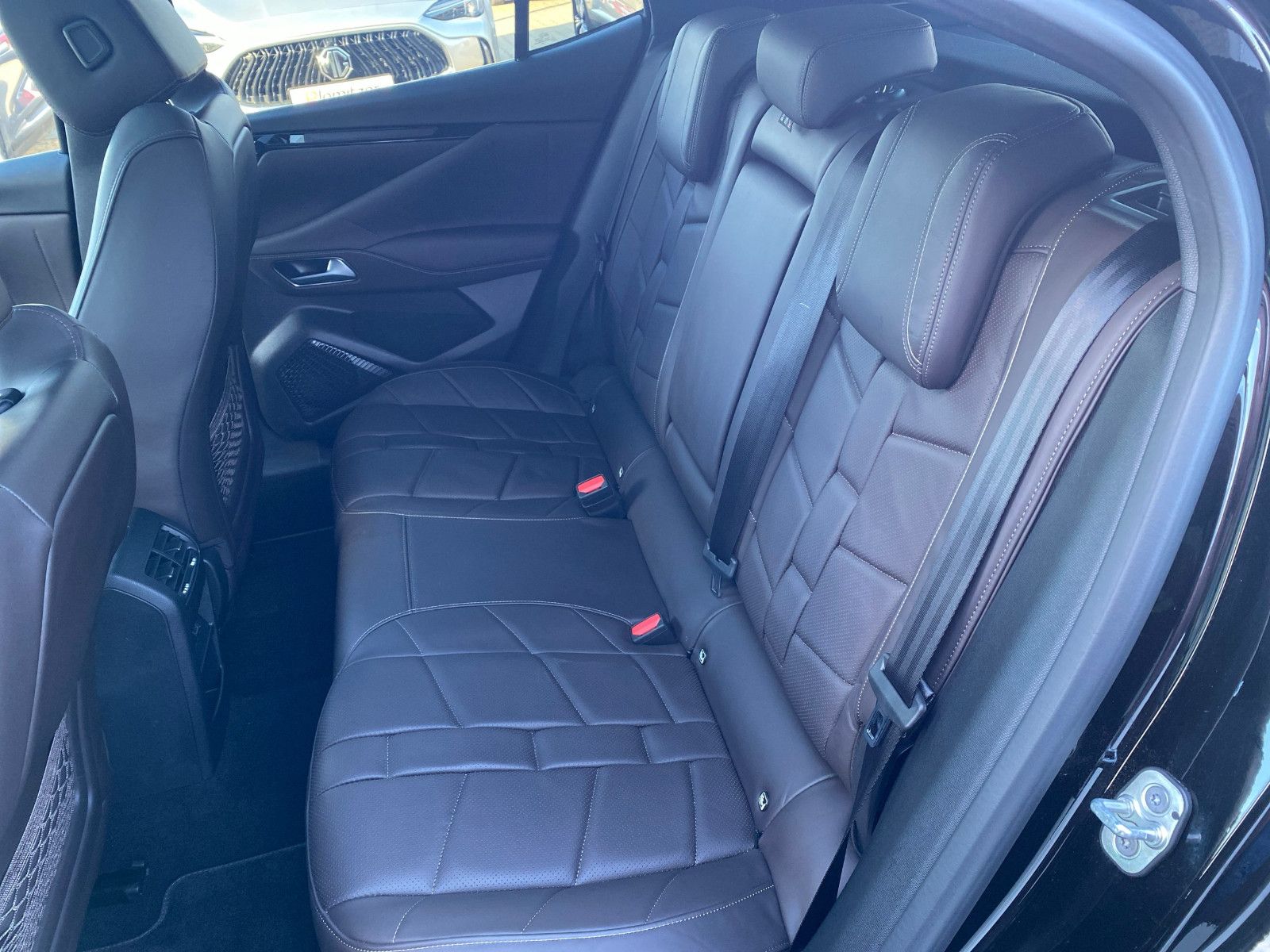 Fahrzeugabbildung DS Automobiles DS4 Benzin Automatik 130 ETOILE *LEDER*MatrixLED