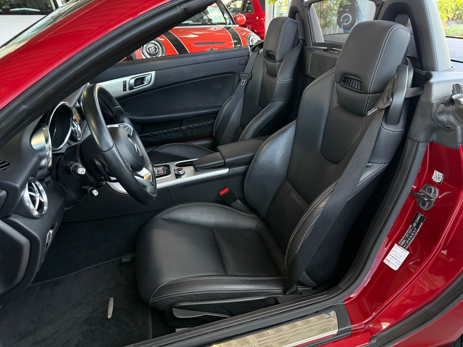 Fahrzeugabbildung Mercedes-Benz SLC 300 AIRSCARF LED NAVI SHZ