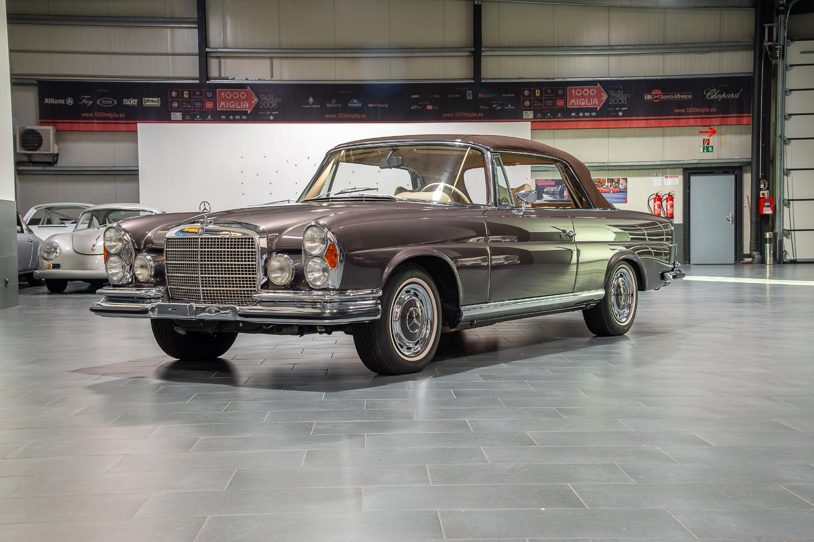 Mercedes-Benz W111 280SE 3.5 Cabriolet