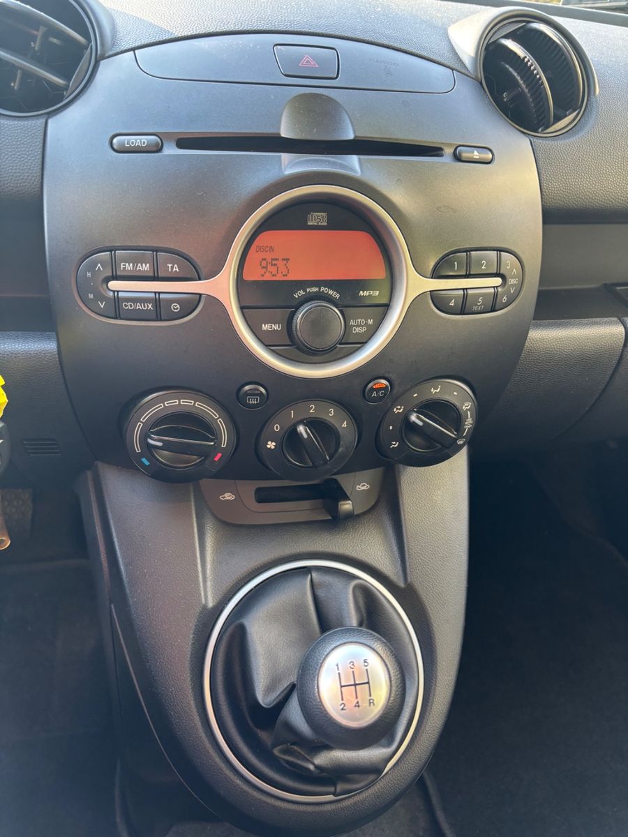Foto 12 van MAZDA 2