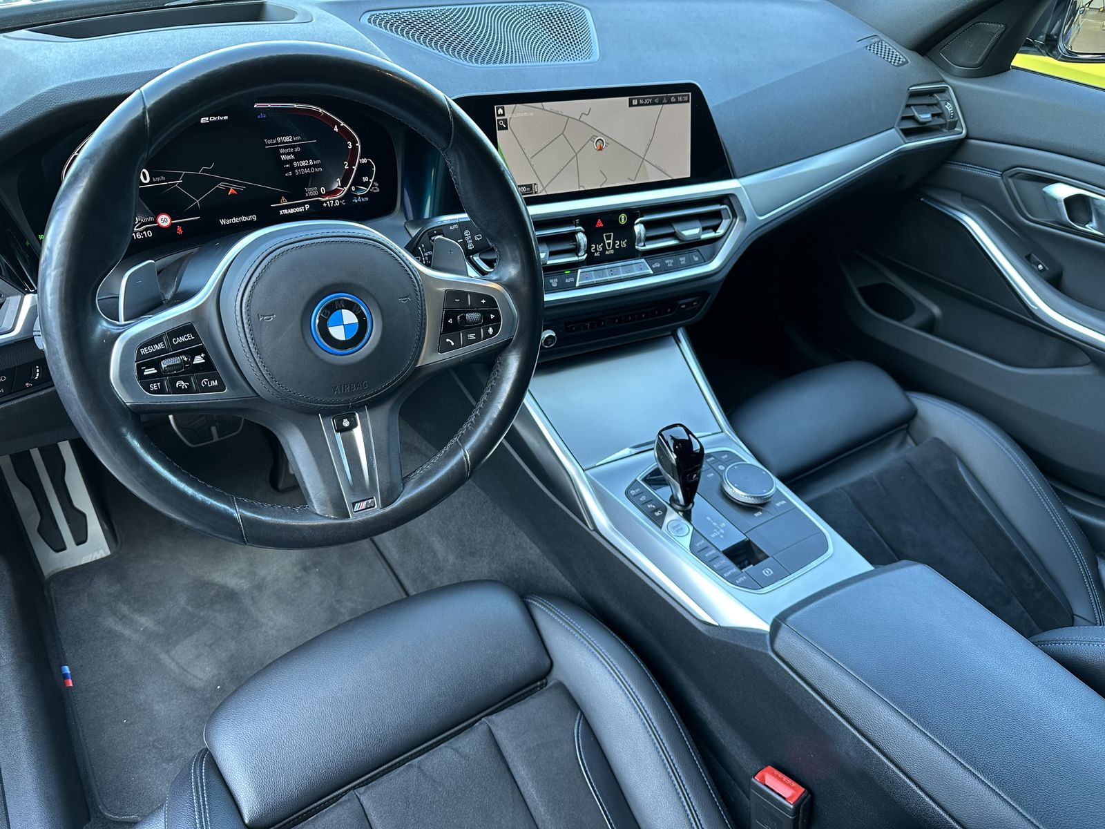 Fahrzeugabbildung BMW 330e Touring M-Sport NAV+LASER+AHK+ACC+360°+HUD