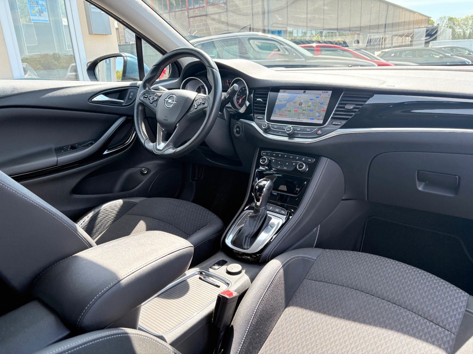Fahrzeugabbildung Opel Astra K Sports Tourer 1.4 Aut. Navi LED Kamera
