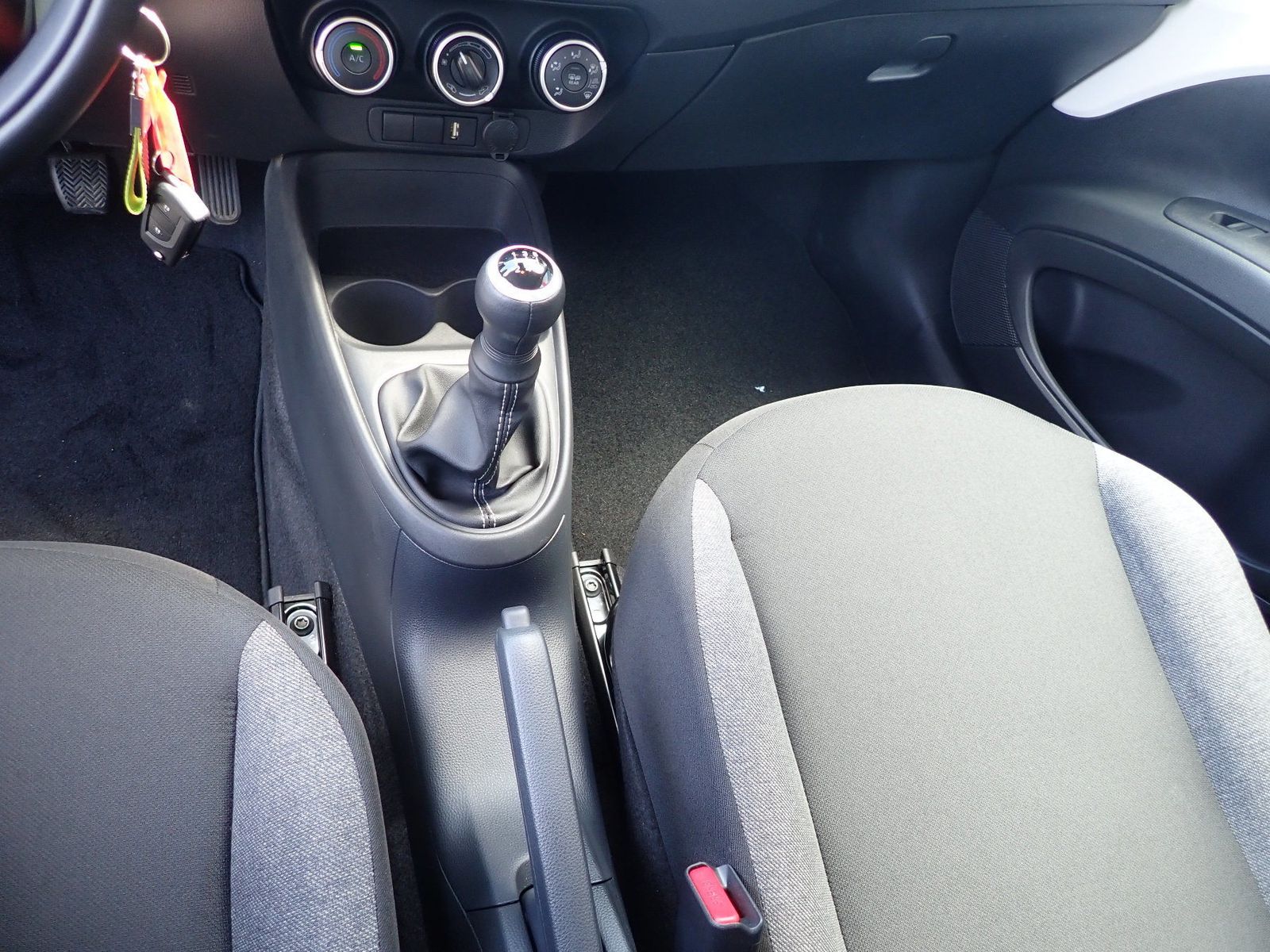 Fahrzeugabbildung Toyota Aygo X Play