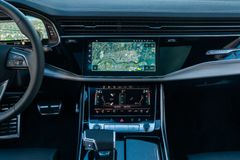 AUDI Q7 TDI / S LINE/ 22"/ ADVANCED/ PANO/ 7 SITZE AUDI Q7 TDI / S LINE/ 22"/ ADVANCED/ PANO/ 7 SITZE