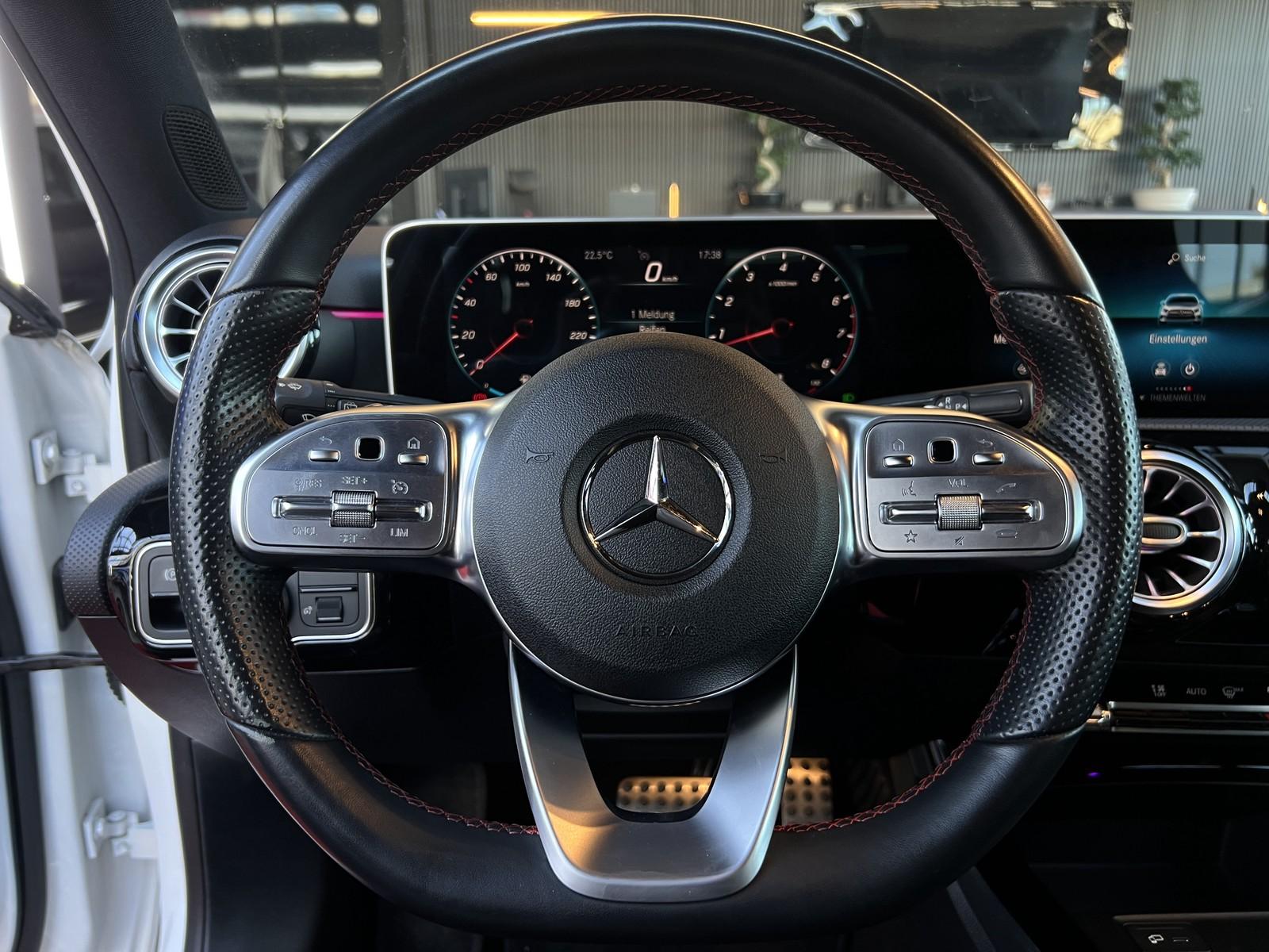 Mercedes-Benz A 250 AMG Line LED / ATTENTION ASSIST / SPURHALT
