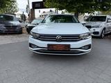 Volkswagen Passat Variant Business/AHK/LED - VW Passat Variant Gebrauchtwagen in München