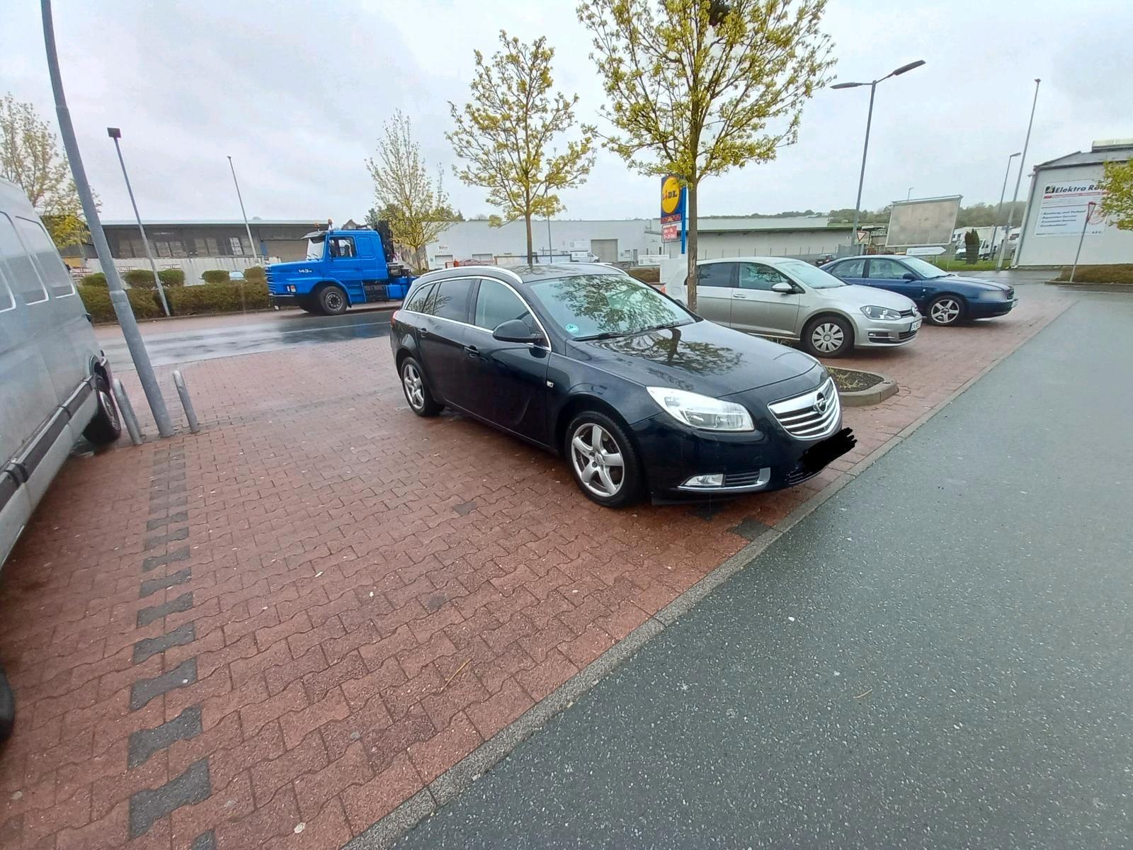 Opel Insignia 2012 — rear view