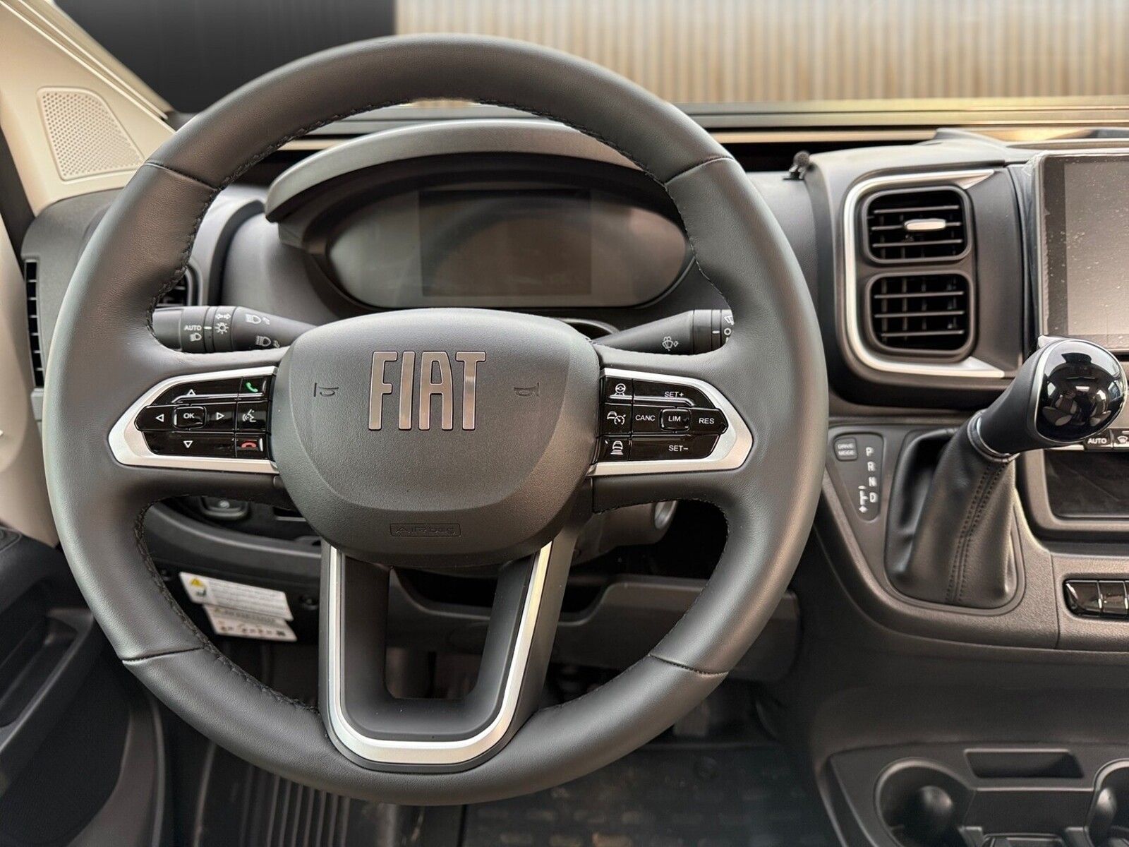 Fahrzeugabbildung Eura Mobil Van V 635 EB Alufelge, Keyless Entry, RFK, Radio