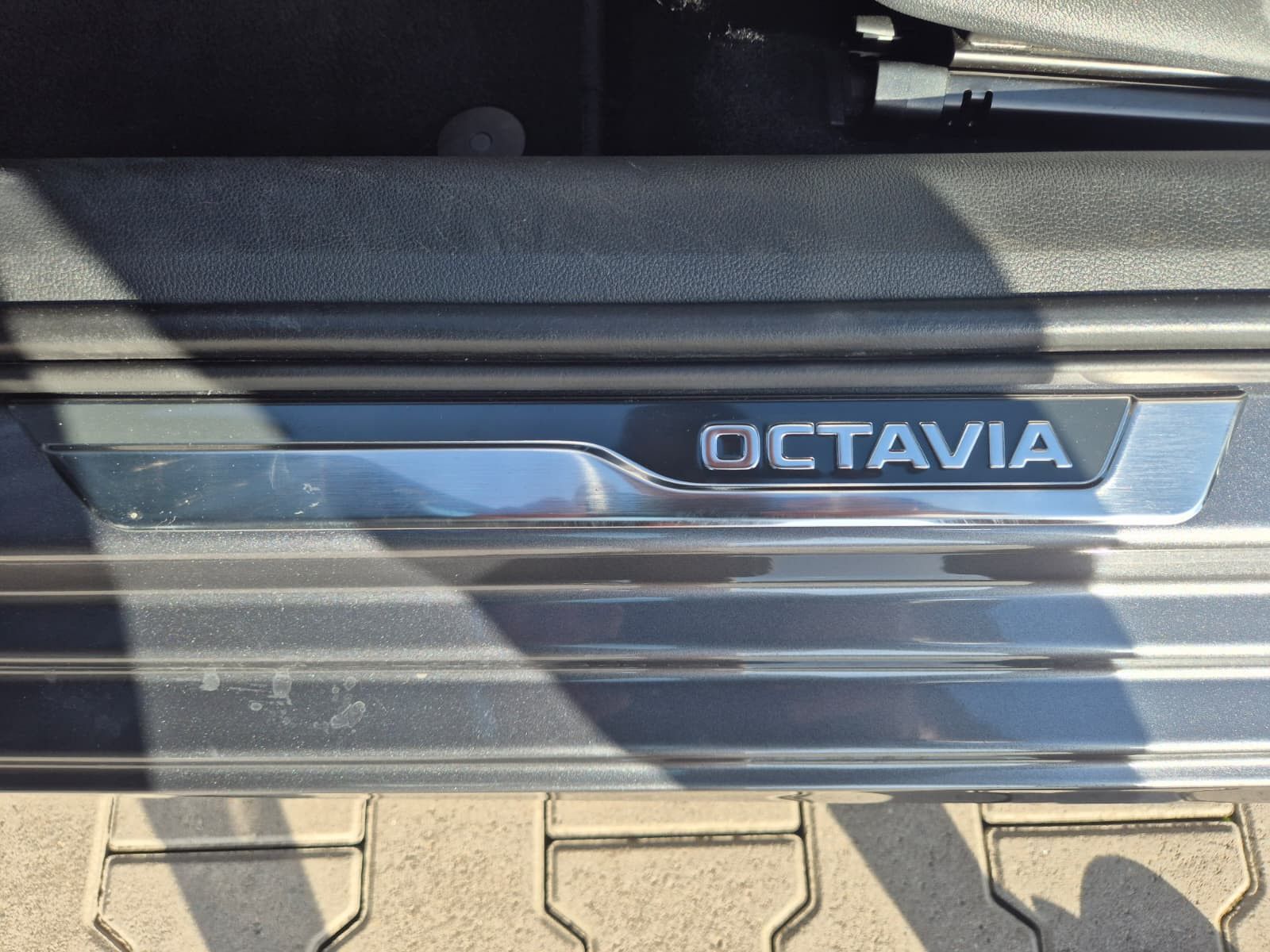 Fahrzeugabbildung SKODA Octavia 1.5 DSG Sportline PANO*MATRIX*AHK*5J.GAR