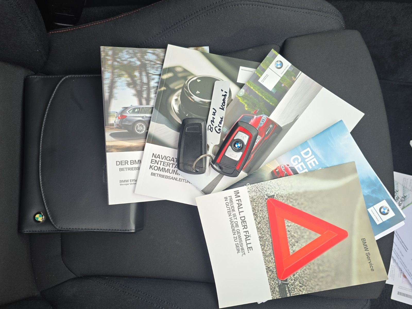 Fahrzeugabbildung BMW 318d Touring Sport Line Navi PDC Elktr.Heckklapp