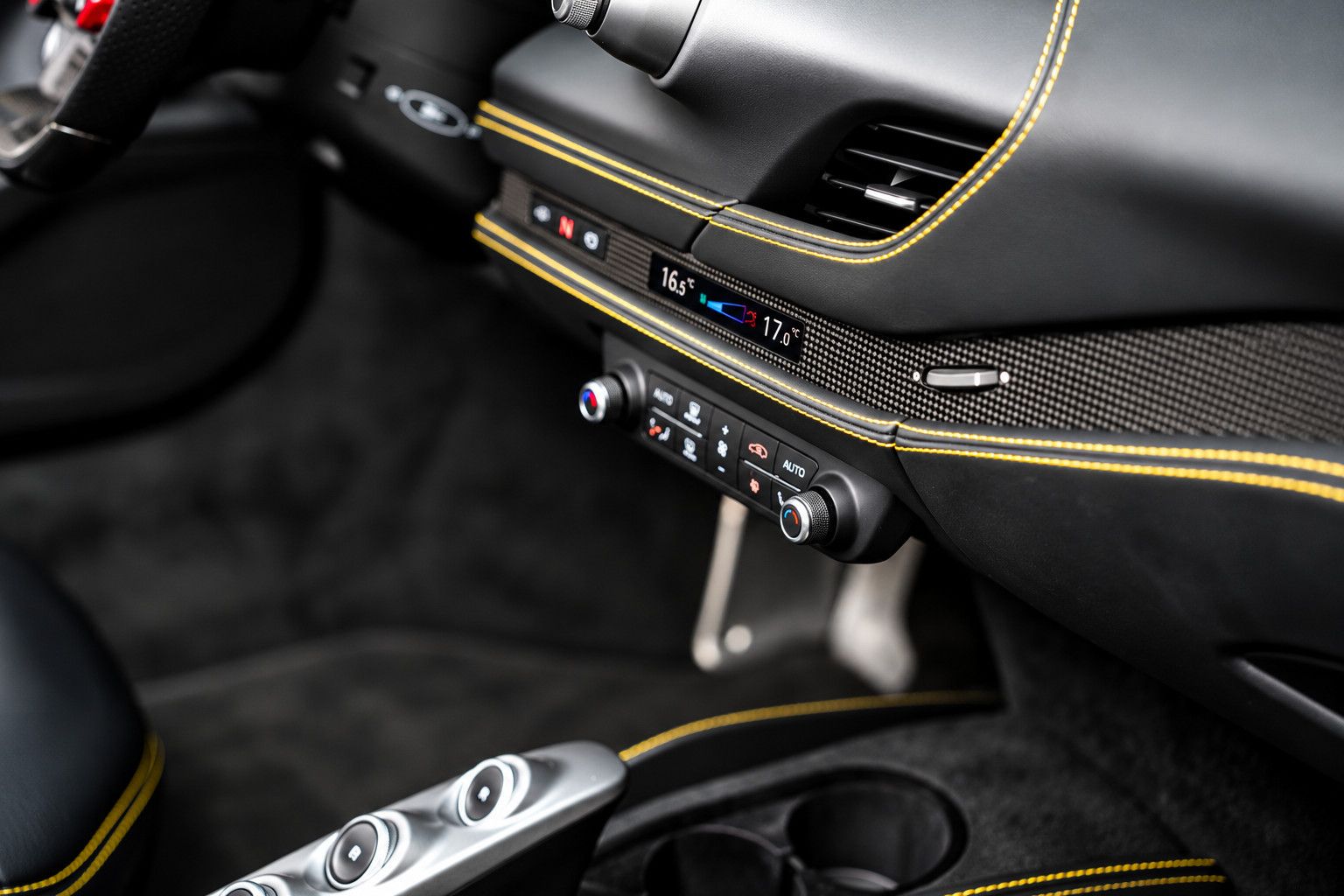 Fahrzeugabbildung Ferrari F8 Spider Giallo Modena *Lift*Carbon*Kamera*