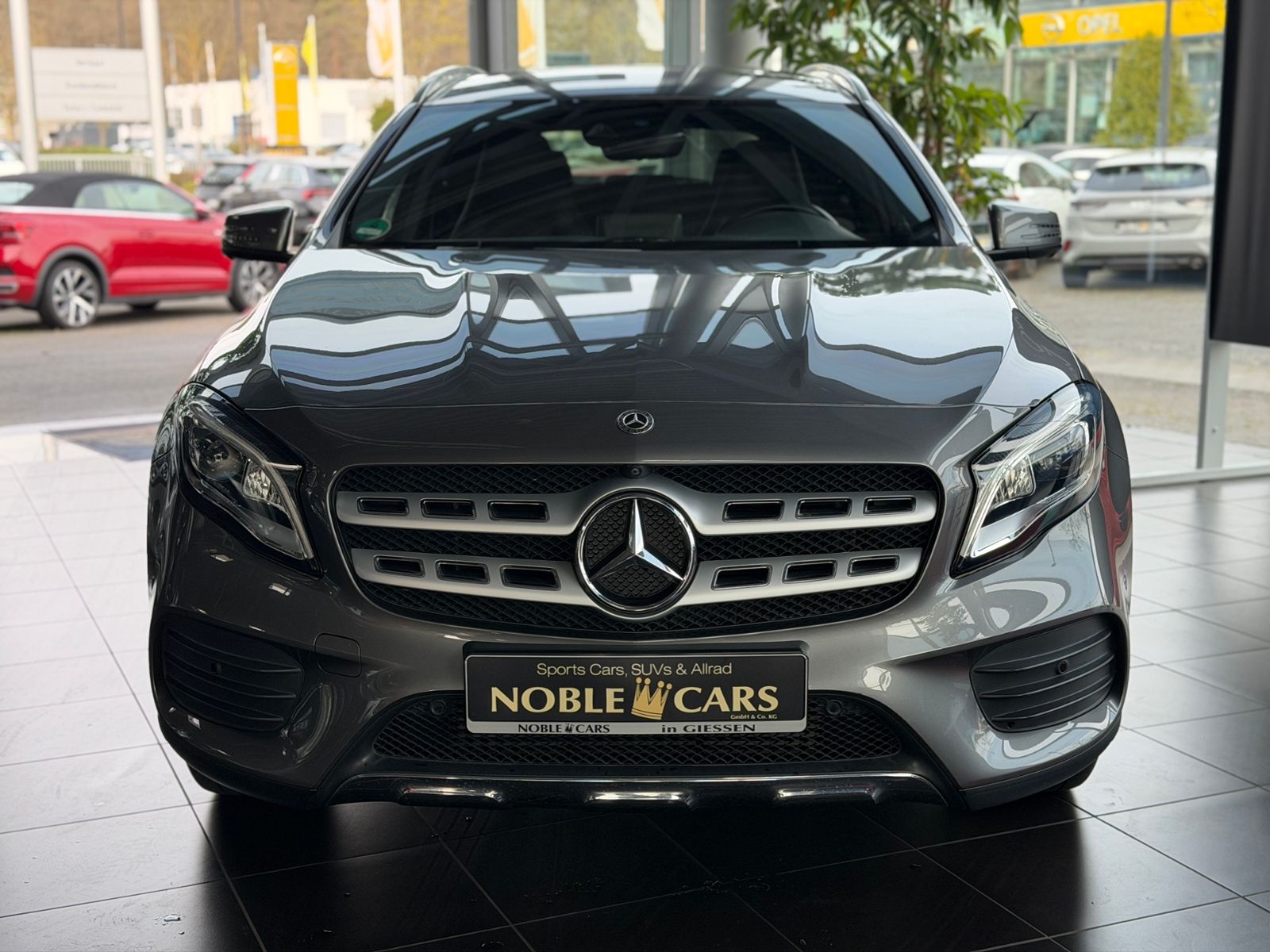 Fahrzeugabbildung Mercedes-Benz GLA 250 4Matic AMG-Line 360° LED SHZ NAVI
