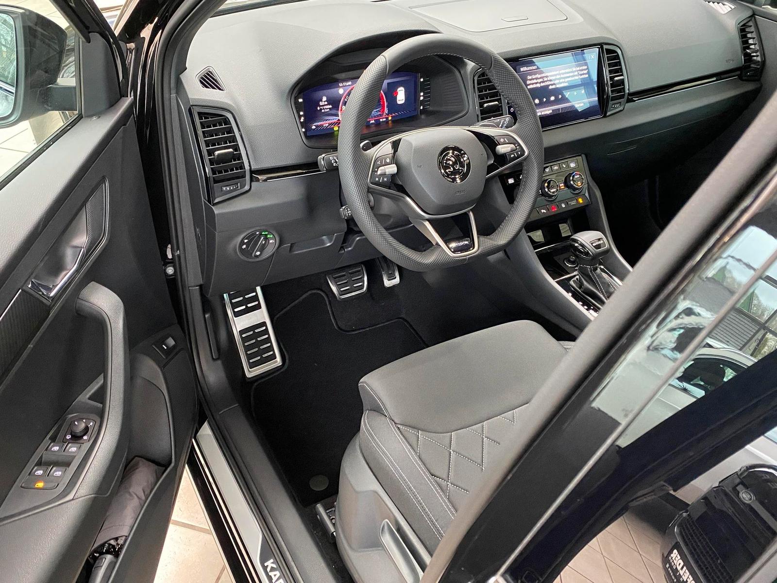 Skoda Karoq Sportline 1,5TSI DSG*AHK*NAVI*ACC*CARPLAY*