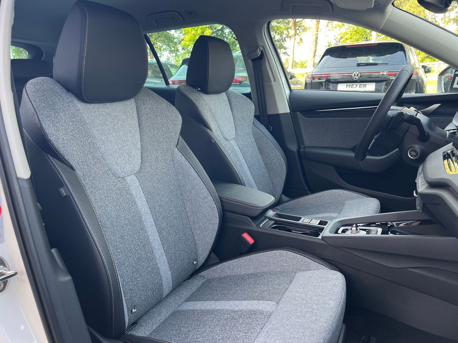 Fahrzeugabbildung SKODA Octavia Combi Tour 2.0 TDI DSG *AHK, LED, ACC, K