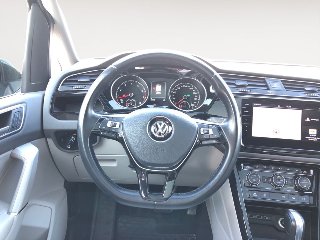 Fahrzeugabbildung Volkswagen Touran 1.4 TSI (BlueMotion Technology) DSG Highl