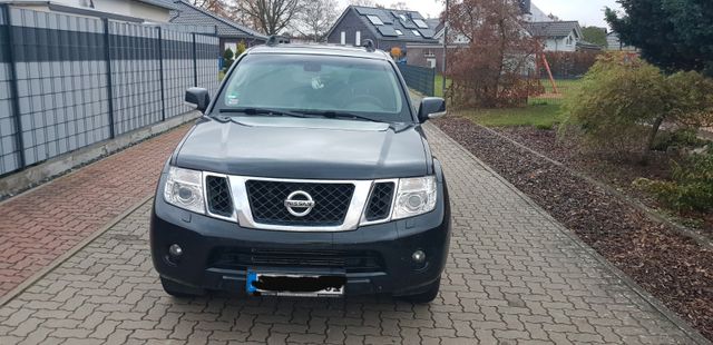 Nissan Pathfinder 3.0 V6 dCi DPF LE 4WD Automatik LE