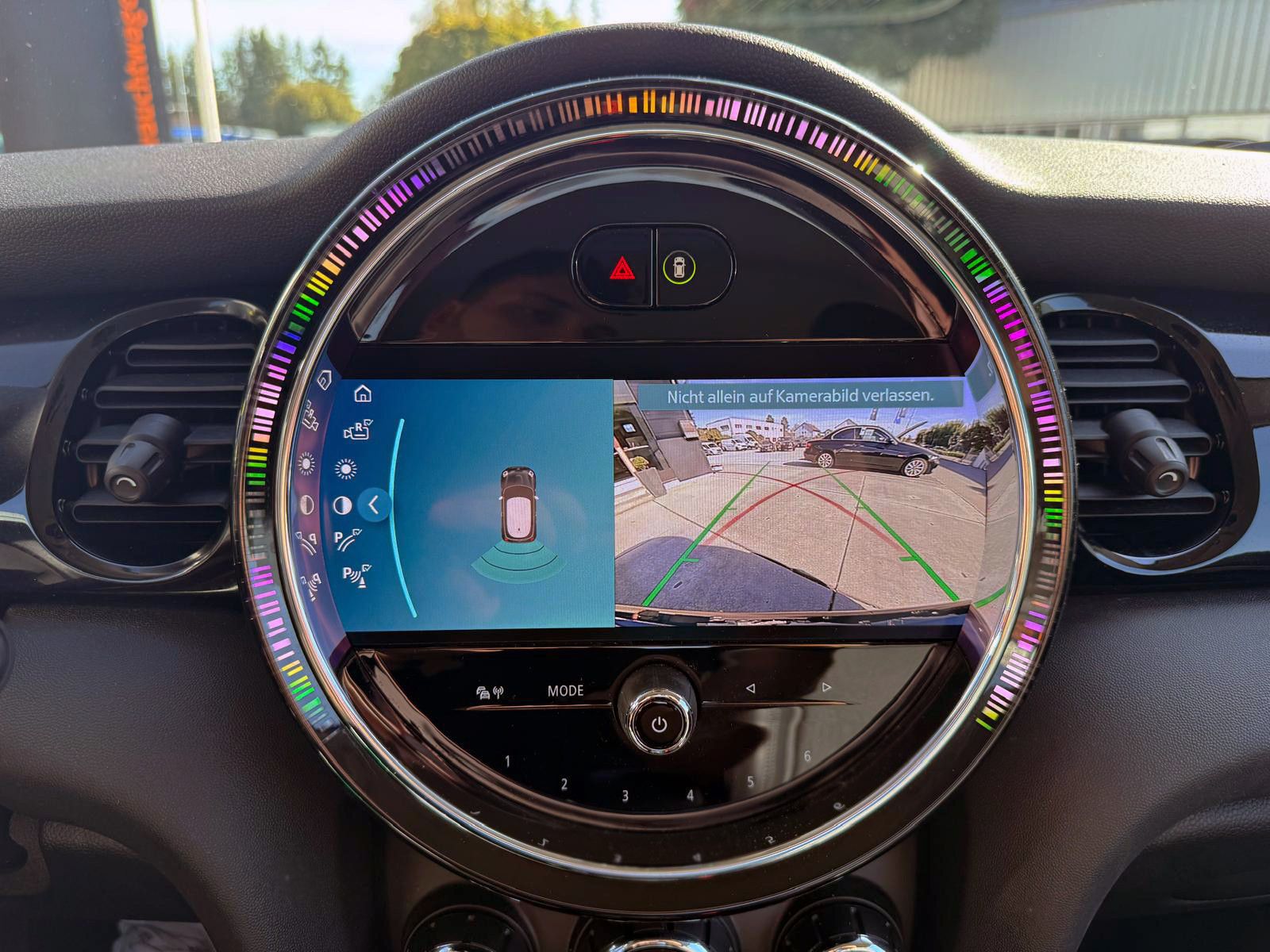 Fahrzeugabbildung MINI COOPER SE Classic-Trim KAM PDC SHZ TEMP NAV ALU