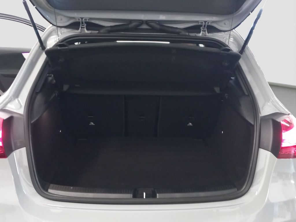 Fahrzeugabbildung Mercedes-Benz A 180 Kompaktlimousine AMG Line*Night Paket*LED