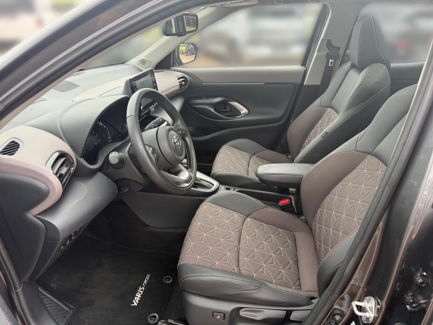 Fahrzeugabbildung Toyota Yaris Cross ELEGANT AHK+ALLWETTER+CARGO-P+WINTER