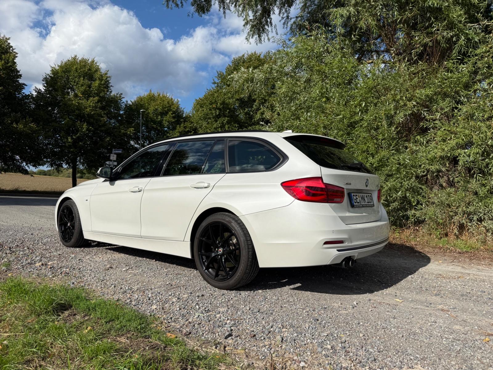 BMW 320i xDrive Touring Sport Line Automatic Spo...