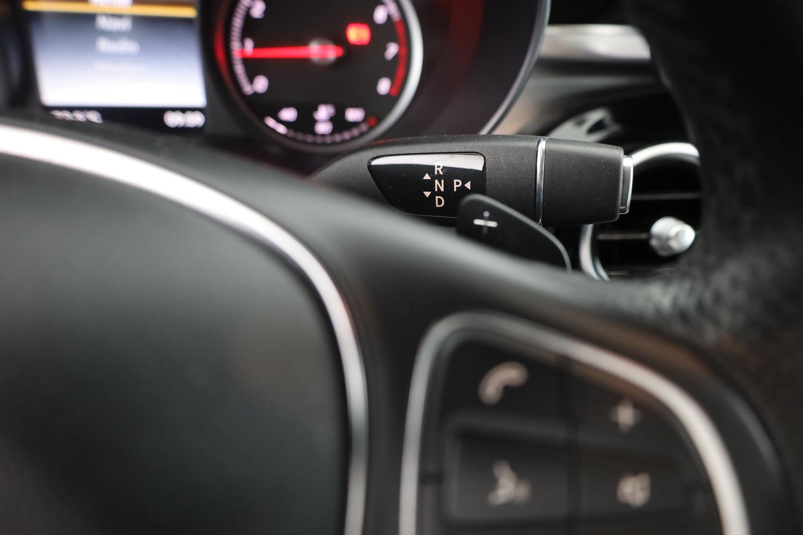 Mercedes-Benz C180 T CGI Avantgarde LED Navi Sitzheizung PDC
