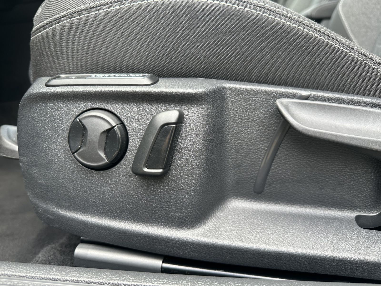 Fahrzeugabbildung Volkswagen Passat Variant GTE NAV+IQ-LIGHT+KAM+ACC+17ZO+PP