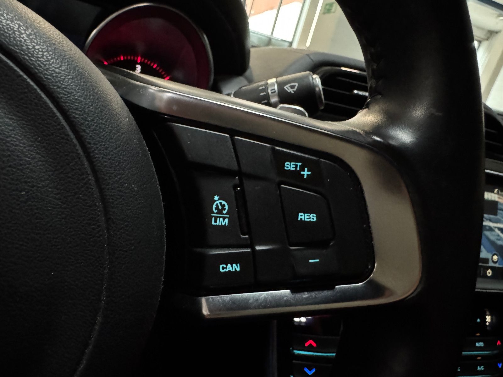 Fahrzeugabbildung Jaguar XE 2.0 d 8GT LANDMARK R-SPORT BLACK EDITION VOLL