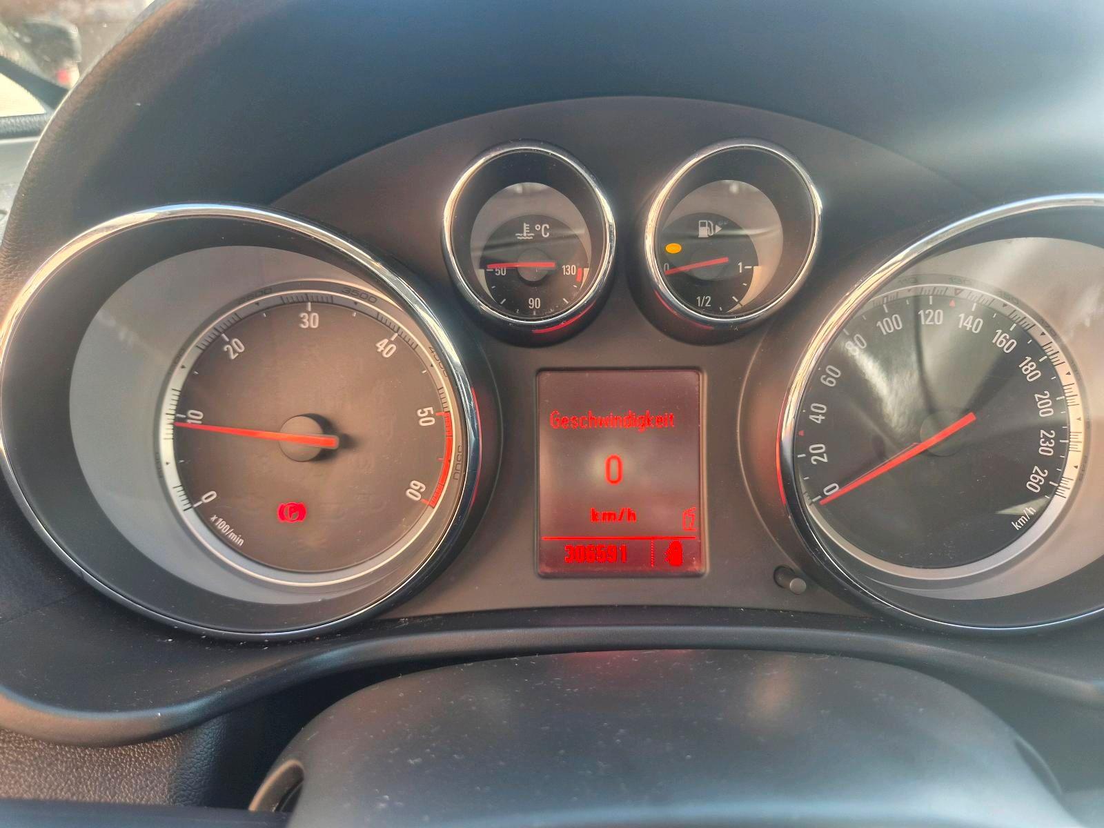 Opel Insignia 2010 — photo 10