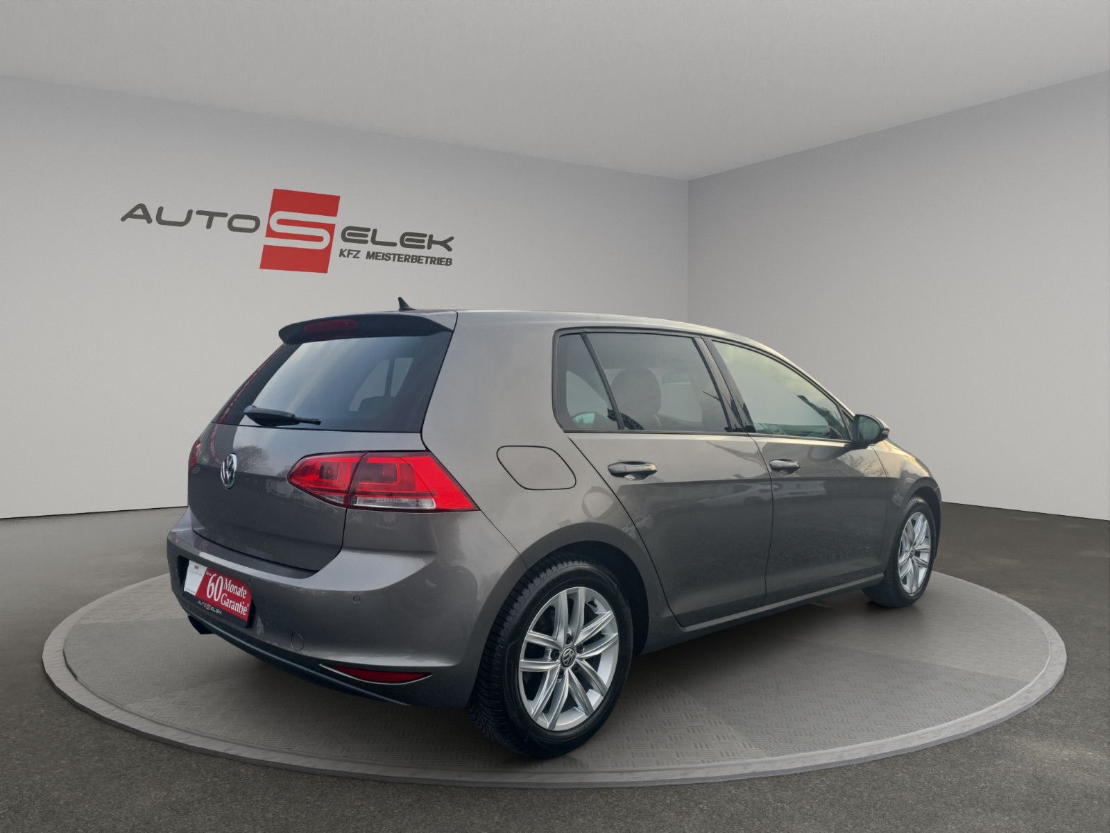 Fahrzeugabbildung Volkswagen Golf VII  Highline BMT/NAVi/PDC/XENON
