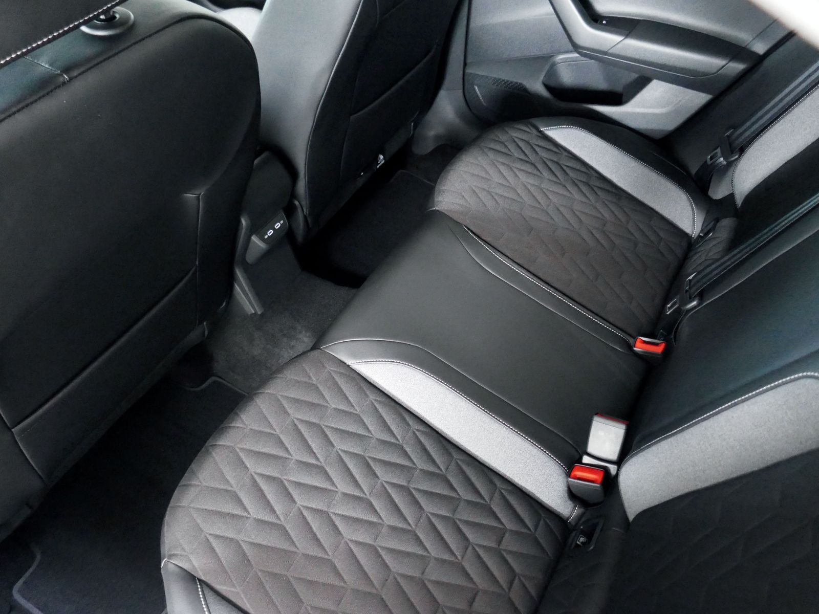Fahrzeugabbildung Volkswagen Polo GOAL 1.0 TSI | LED PDC ACC Navi App