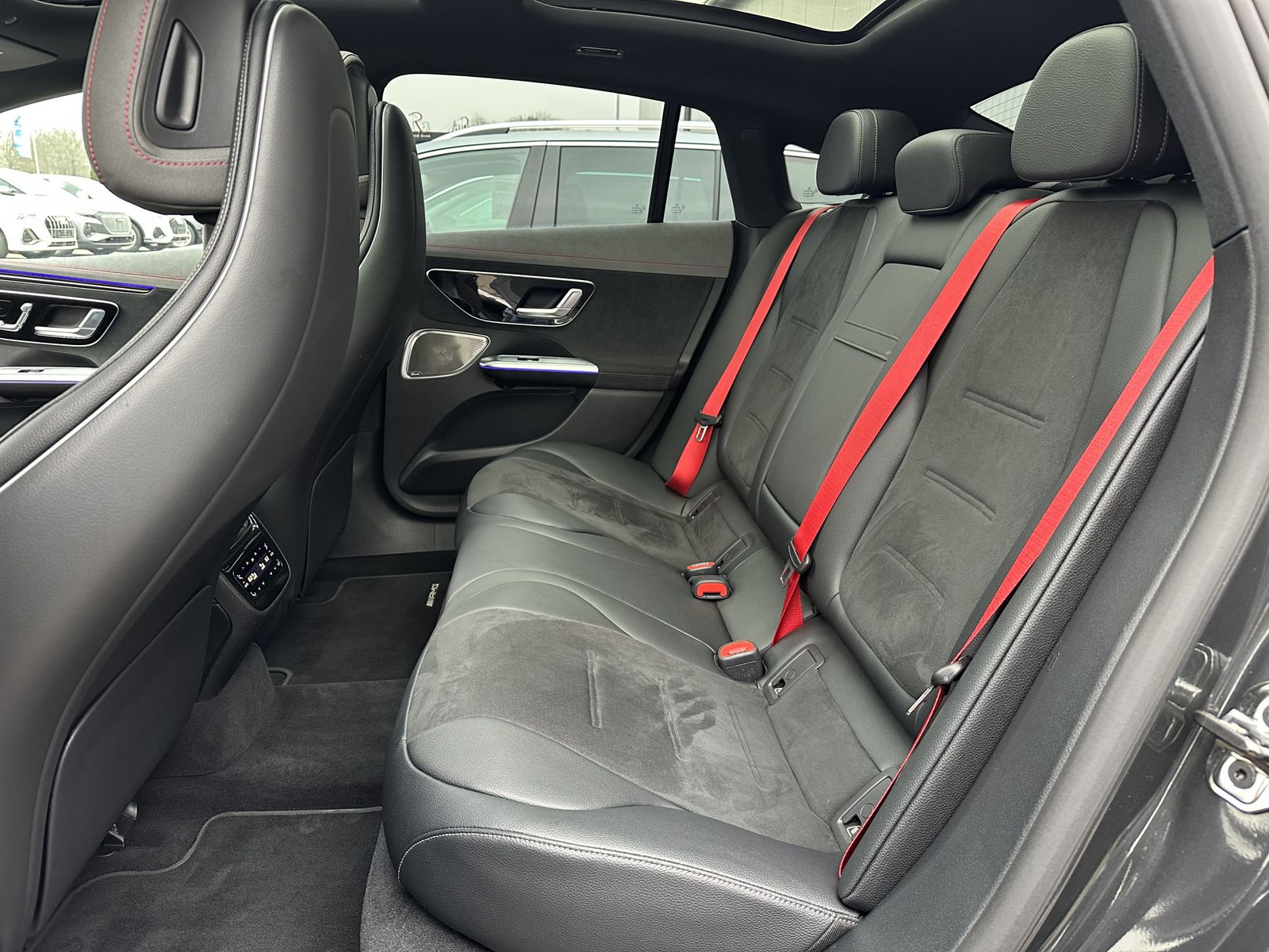 Fahrzeugabbildung Mercedes-Benz EQE 43 AMG 4Matic NAV+LED+PANORAMA+BURMESTER+HUD