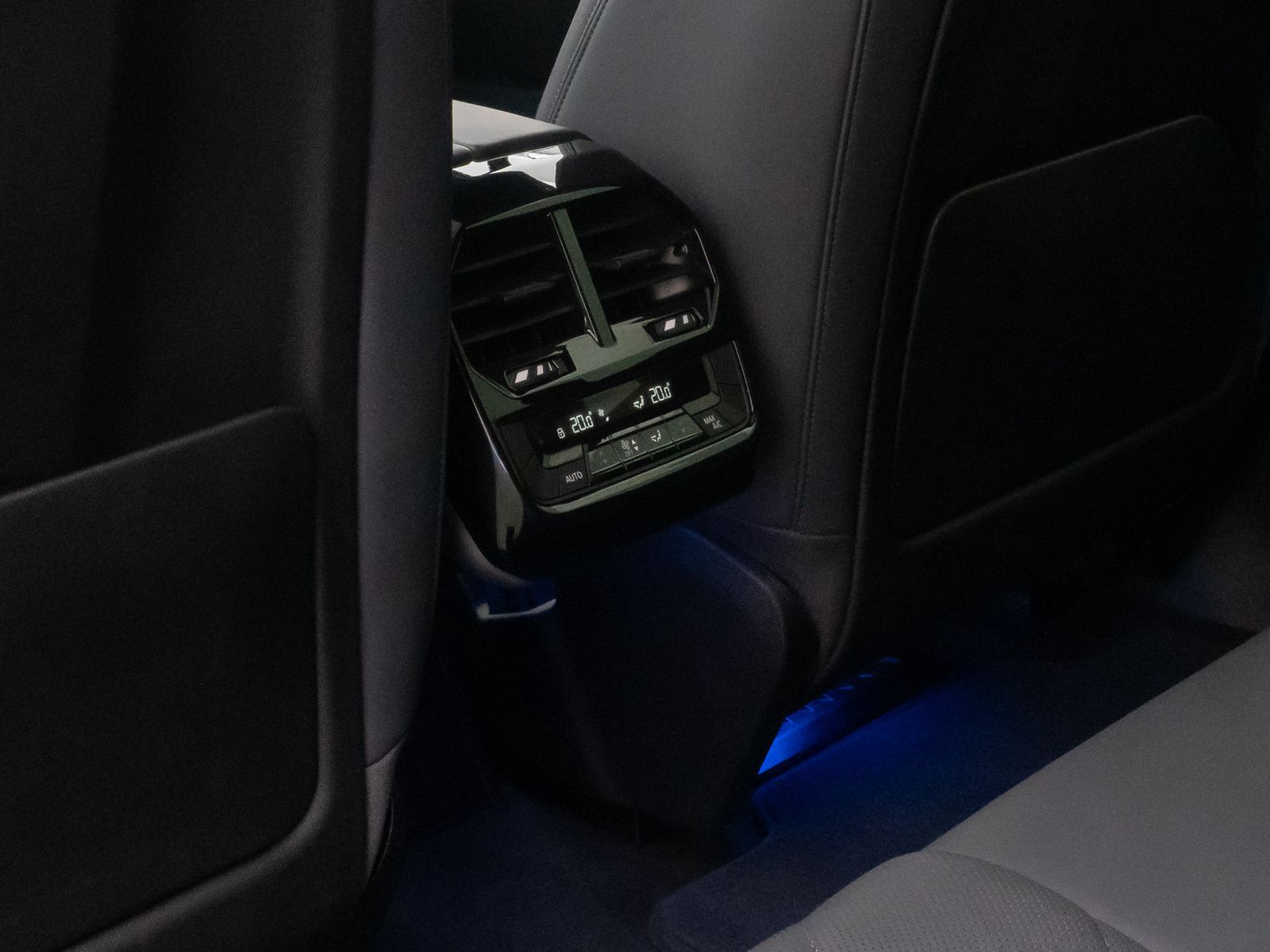 Fahrzeugabbildung BMW iX xD40 Sport 360&deg;SkyLounge DAB Laser H/K 22Zoll