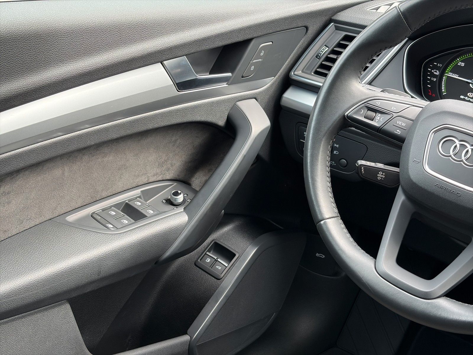 Fahrzeugabbildung Audi Q5 e Quattro Sport*S-Line*SHZ*NAVI*LED*