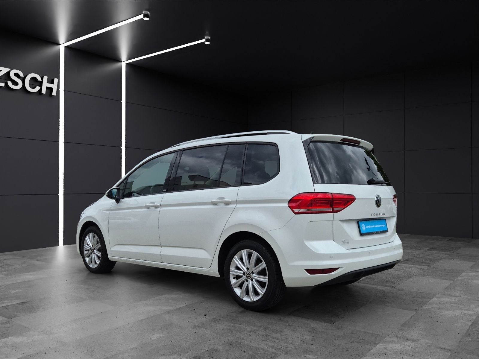 Fahrzeugabbildung Volkswagen Touran TSI Move 7-Si AHK Navi AID ACC PDC SH LM