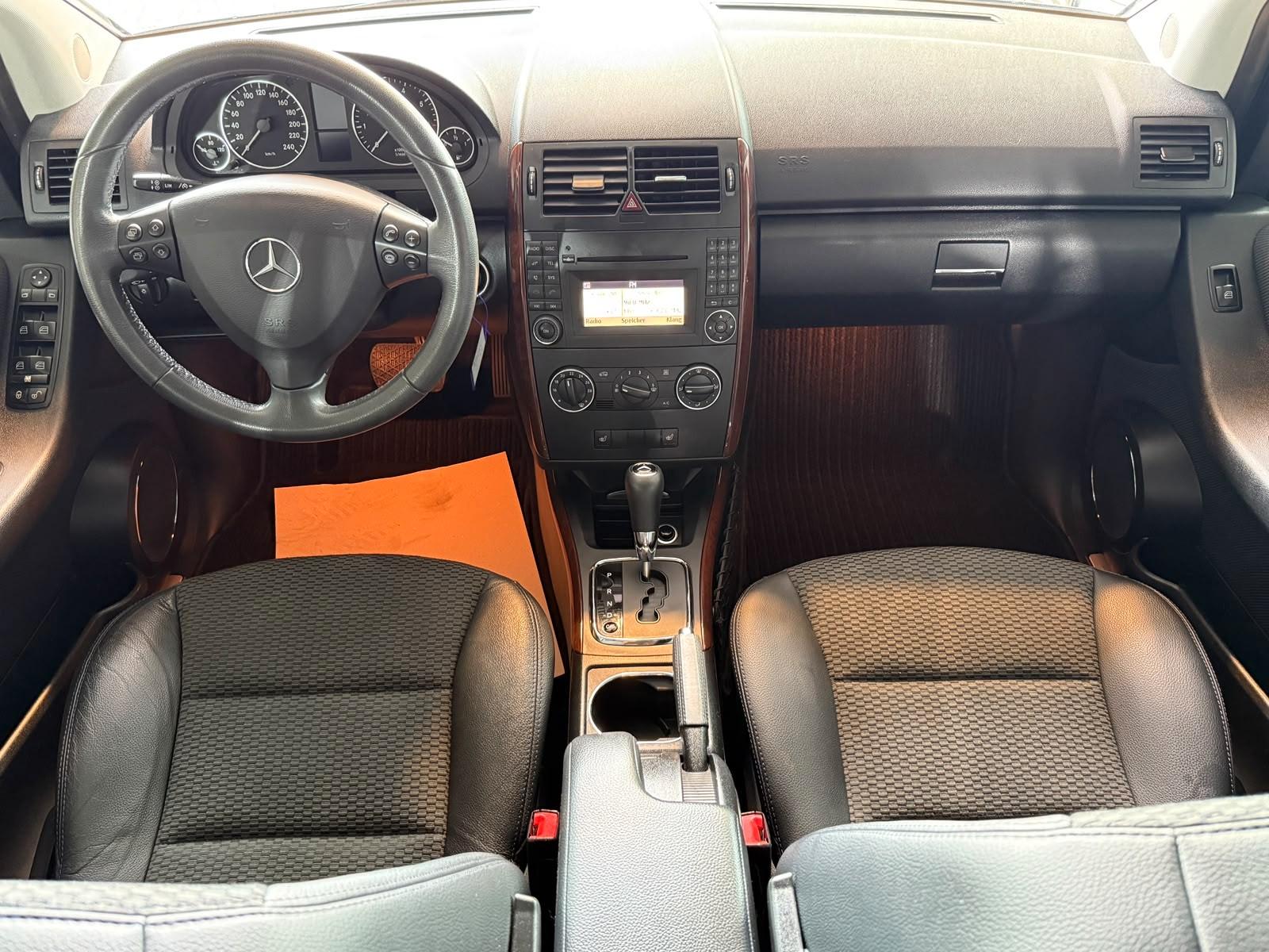Mercedes-Benz A 180 Elegance Autom. / 30 Tkm/Sitzheizung / PDC